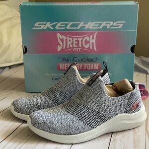 NWT Woman’s Size 6.5 Skechers Slip-on Stretch Black/White Gray Sneakers